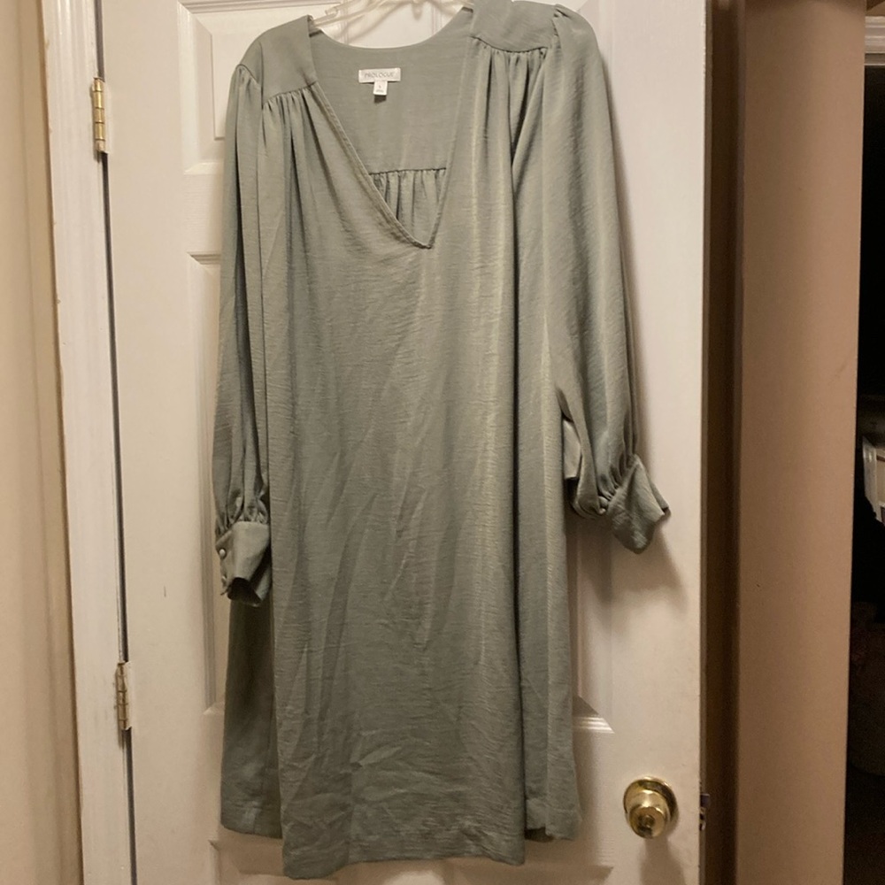 Green dress with v neck